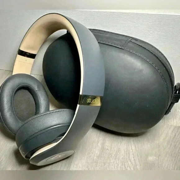 Beats by Dr. Dre Studio3 Bluetooth On Ear‎ Wireless Headphones - Shadow Gray - Picture 2 of 10